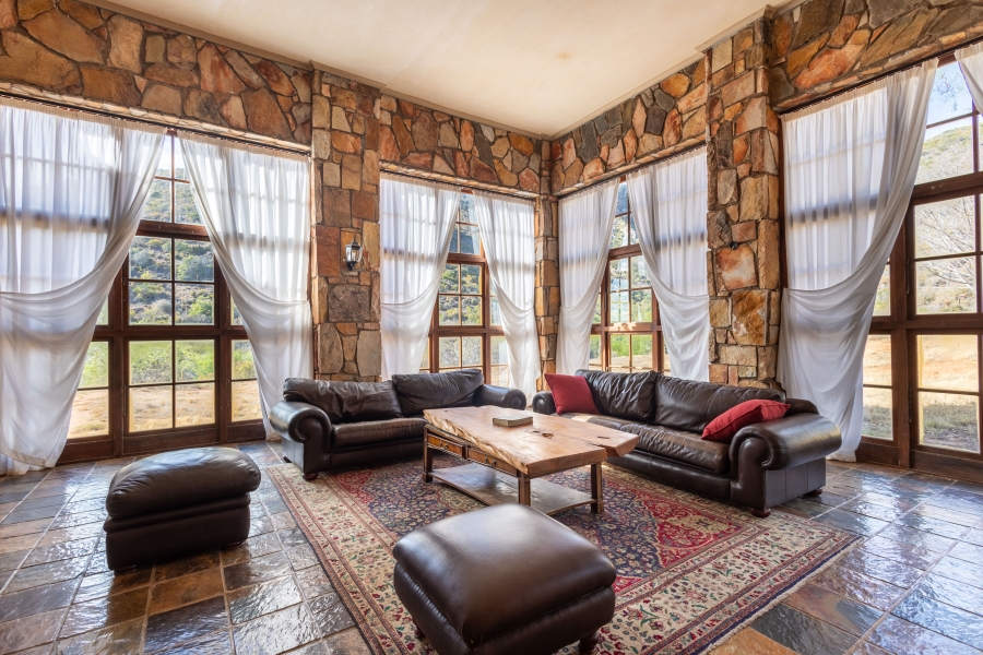 5 Bedroom Property for Sale in Uitenhage Rural Eastern Cape